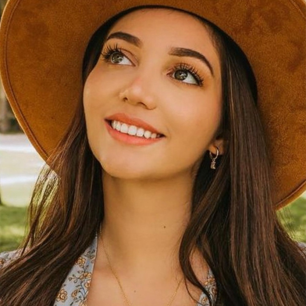 Meet your Posher, Bruna